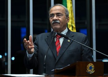 Chico Rodrigues celebra Dia do Professor e defende melhores condições de trabalho — Senado Notícias