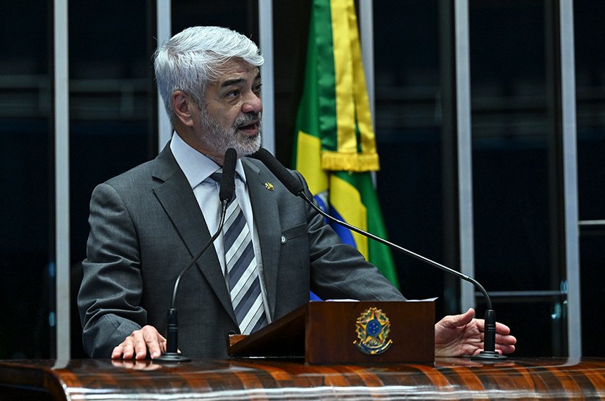 Humberto destaca Dia do Professor e ações do governo na educação — Senado Notícias