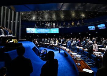 Carf completa 100 anos e é homenageado em sessão especial do Senado — Senado Notícias