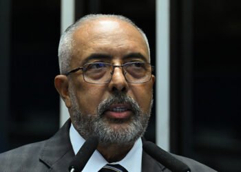 Paim faz balanço de seus 40 anos no Congresso — Senado Notícias