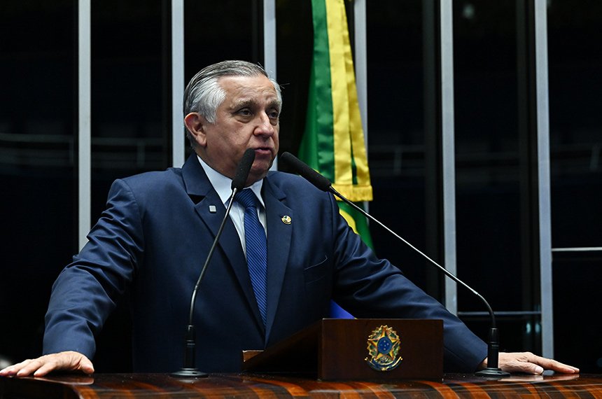 Izalci defende devolução de recussos desviados ao INSS — Senado Notícias
