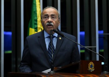 Rodrigues alerta para riscos do vício em jogos e apostas virtuais — Senado Notícias