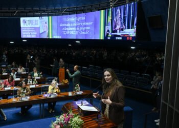 Senado lança ‘Zap Delas’, ferramenta de combate à violência política de gênero — Senado Notícias