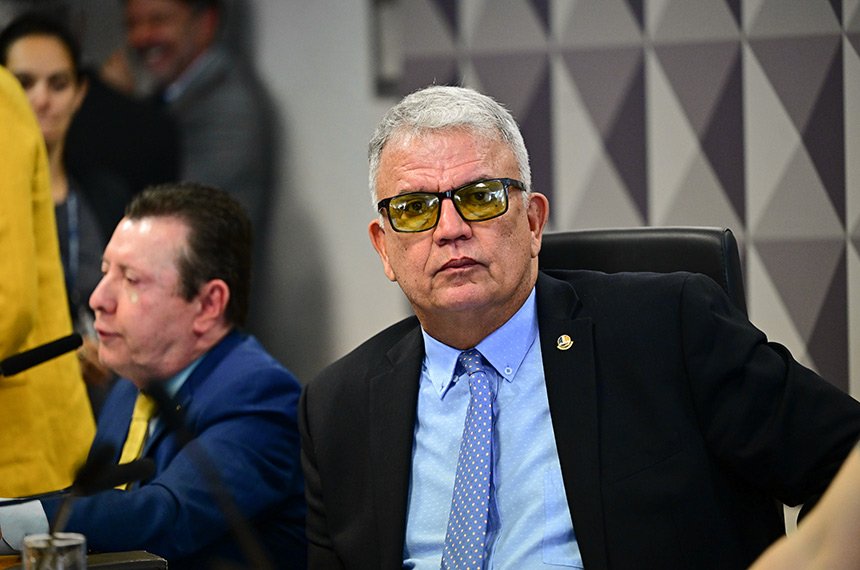 Aprovada em comissão MP que extingue cobrança de taxa para taxistas — Senado Notícias