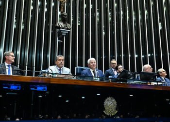 Sessão em homenagem à FAB destaca atuação da força além da defesa — Senado Notícias