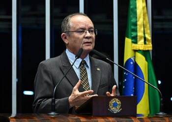 Zequinha comemora estudos para novo trecho da Ferrovia Norte-Sul — Senado Notícias