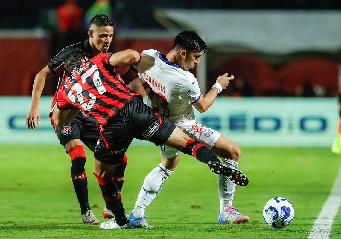 Vitória derrota Bahia e ganha fôlego na luta contra o rebaixamento