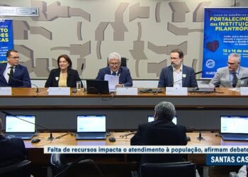Debatedores sugerem transferência de tecnologia entre hospitais privados e santas casas — Senado Notícias