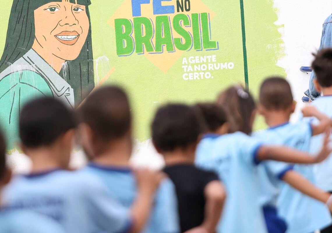PNE: relatório sugere investimento de 7,5% do PIB para educação