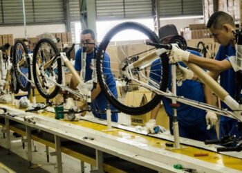 CCJ debate redução da jornada de trabalho para 36 horas semanais — Senado Notícias