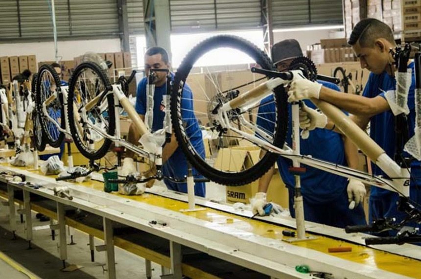 CCJ debate redução da jornada de trabalho para 36 horas semanais — Senado Notícias
