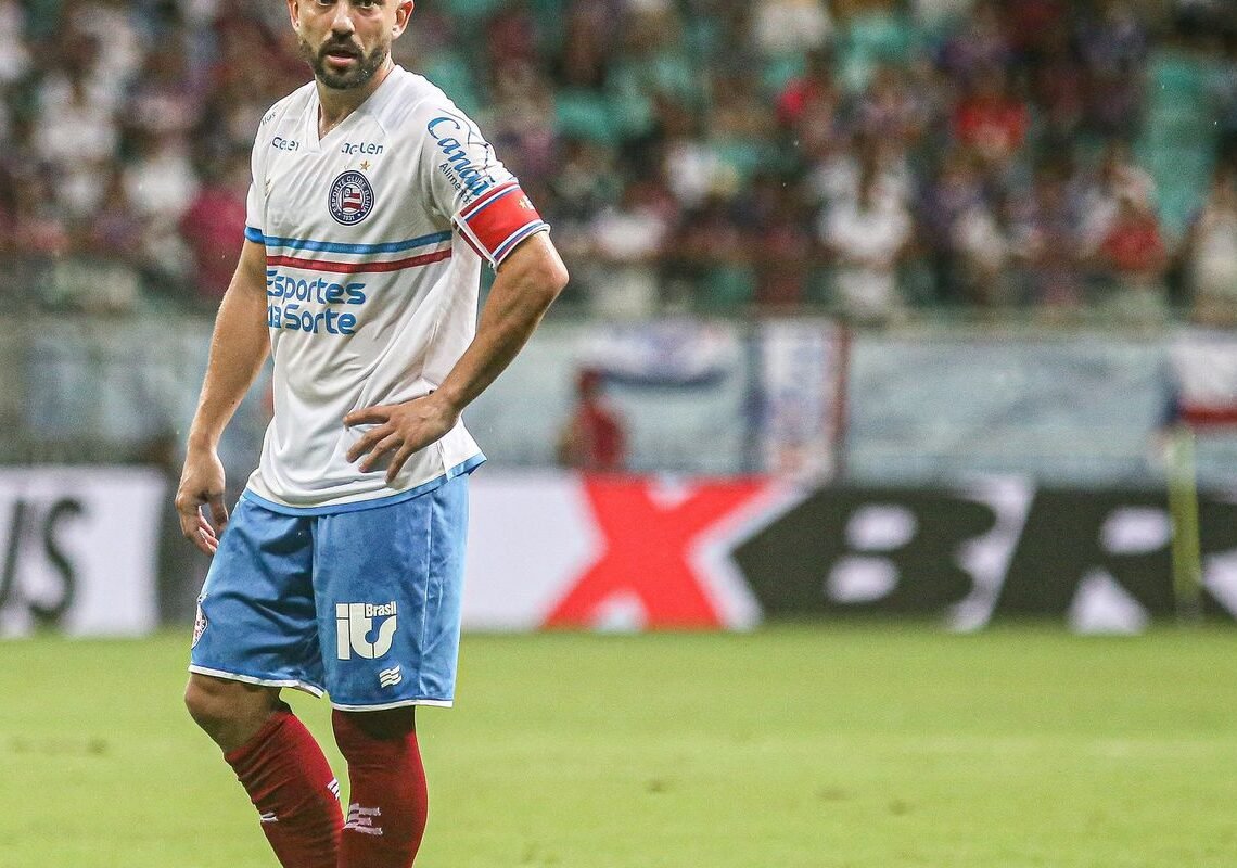 Everton Ribeiro passa por cirurgia de tireoide devido a um câncer