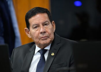 Avança projeto que suspende decreto presidencial sobre violência policial — Senado Notícias