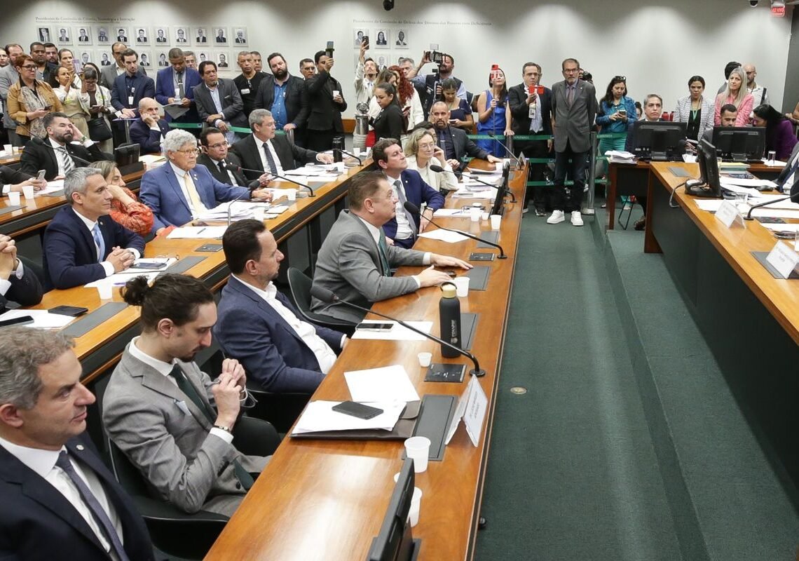 Conselho de Ética arquiva representação contra Eduardo Bolsonaro