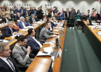 Conselho de Ética arquiva representação contra Eduardo Bolsonaro