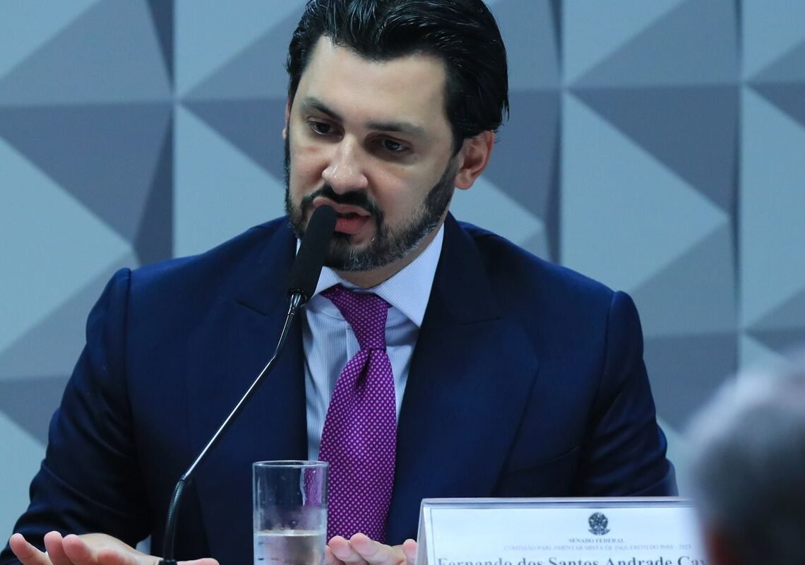 CPMI do INSS: empresário responde a relator, mas se cala para comissão