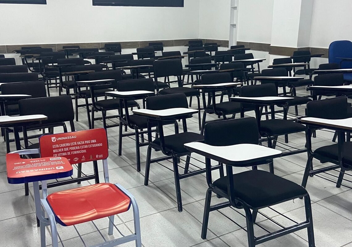 Jubs: com cadeiras vazias, campanha lembra vítimas de feminicídio