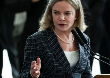 Derrite como relator do PL Antifacção contamina debate, diz Gleisi   