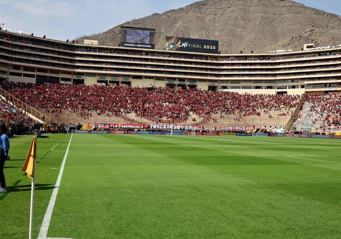 Ônibus atrasa e final da Liberadores começará às 18h30 (de Brasília)