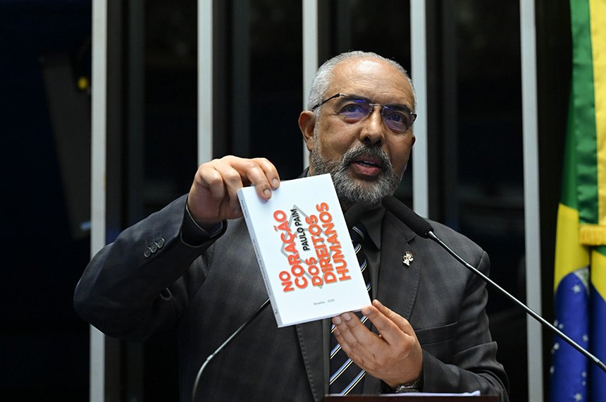 Paim comemora lançamento de livro dele sobre direitos humanos — Senado Notícias