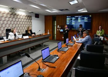 Estagiário pode ter licença médica sem desligamento do estágio, aprova CE — Senado Notícias