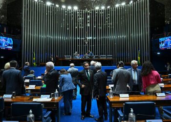 Distribuição de cordão para identificar deficiência oculta segue à sanção — Senado Notícias