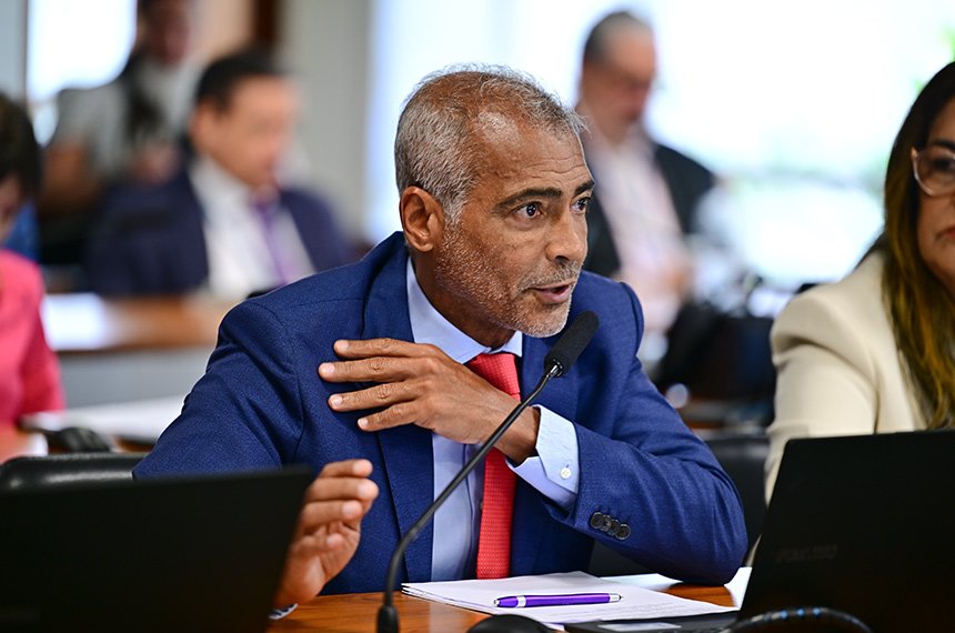 Aprovado projeto que garante direitos trabalhistas a árbitros — Senado Notícias