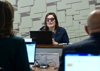 Plenário confirma indicada para ouvidoria da ANA — Senado Notícias
