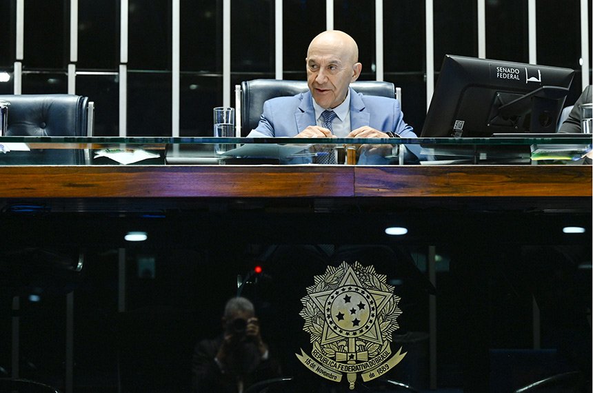 Confúcio Moura relata visita à cidade natal e destaca legado de Hagahús Araújo — Senado Notícias