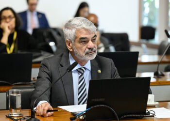 CE aprova obra do violonista Sebastião Tapajós como manifestação cultural — Senado Notícias