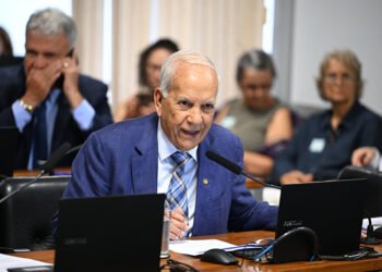 Restrição a uso de grandes quantias em dinheiro é aprovada pela CCJ — Senado Notícias