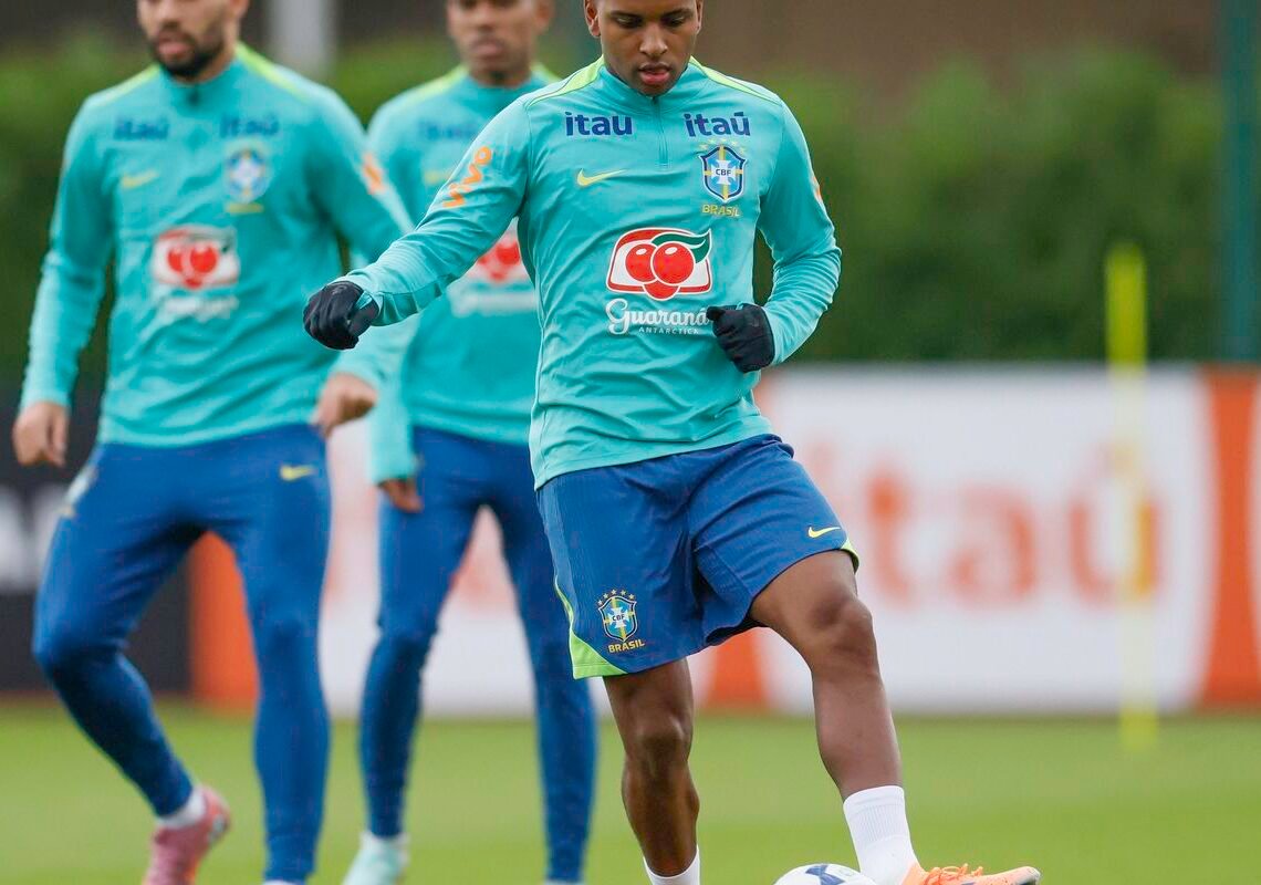 Seleção realiza primeiro treino para amistosos na Europa