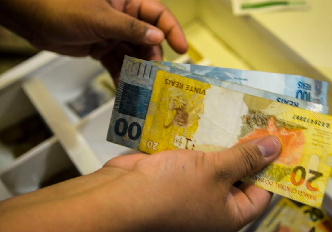 Lote extra de R$ 156,4 milhões do abono salarial será pago hoje