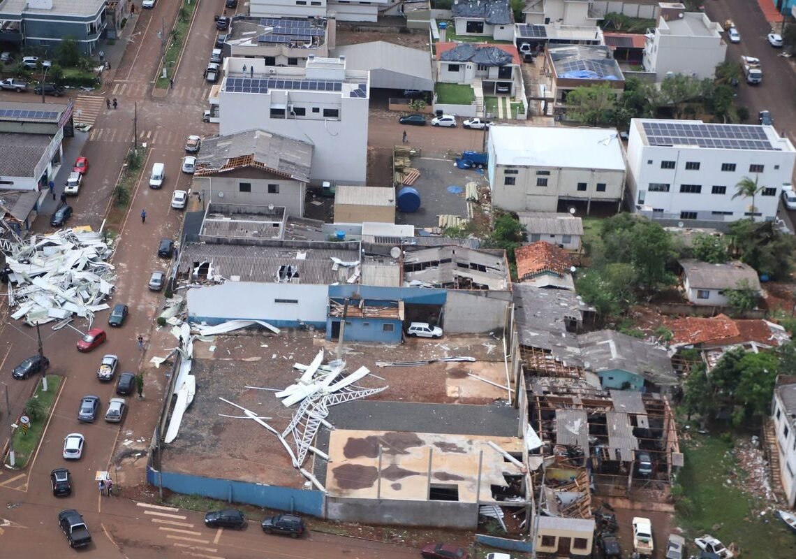 Governo garante verbas e serviços após tornado que atingiu o Paraná