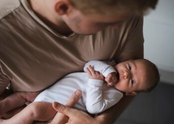 Licença-paternidade de 20 dias volta à análise do Senado — Senado Notícias