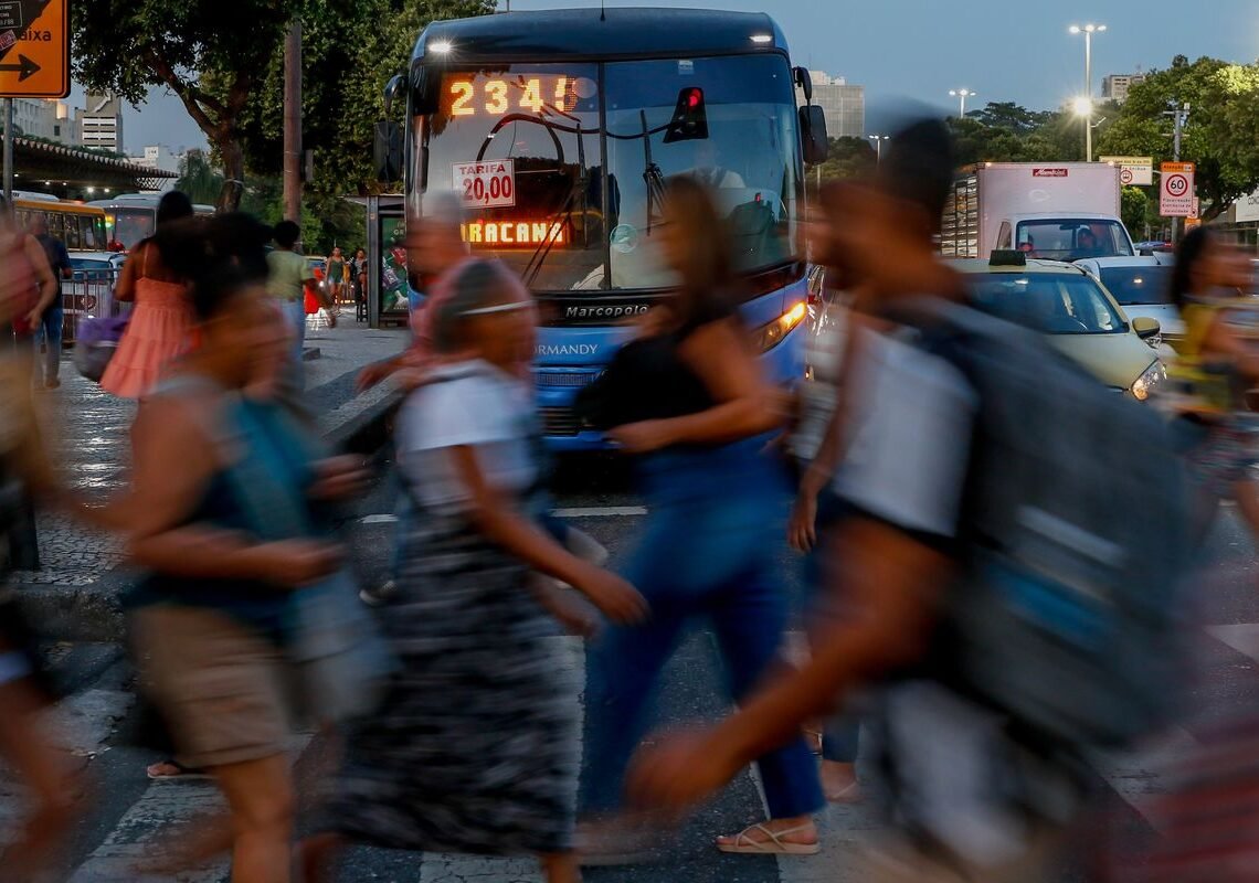 Empresas pagavam, em média, 15,8% mais a homens que a mulheres em 2023