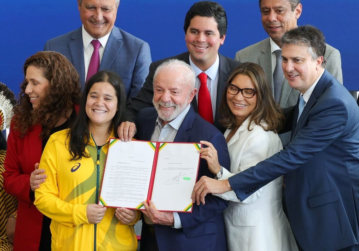 Lula envia para o Congresso projetos que criam a Unind e UFEsporte