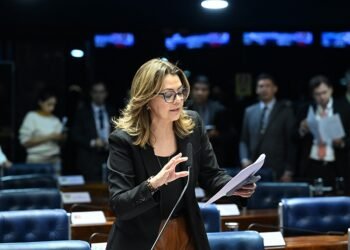 Aprovada regulamentação da profissão de marinheiro de esporte e lazer — Senado Notícias