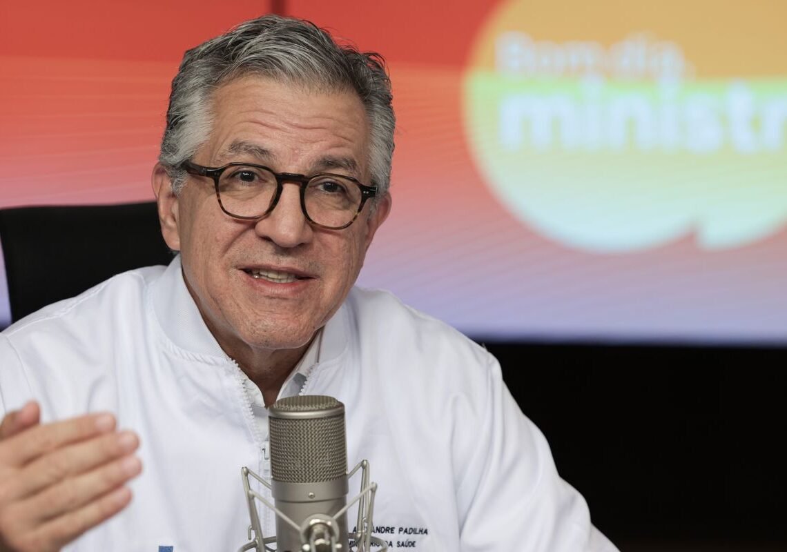 “Estamos vencendo essa batalha”, diz Padilha sobre vacinação