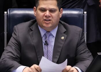 Alcolumbre cancela calendário para sabatina de Jorge Messias ao STF