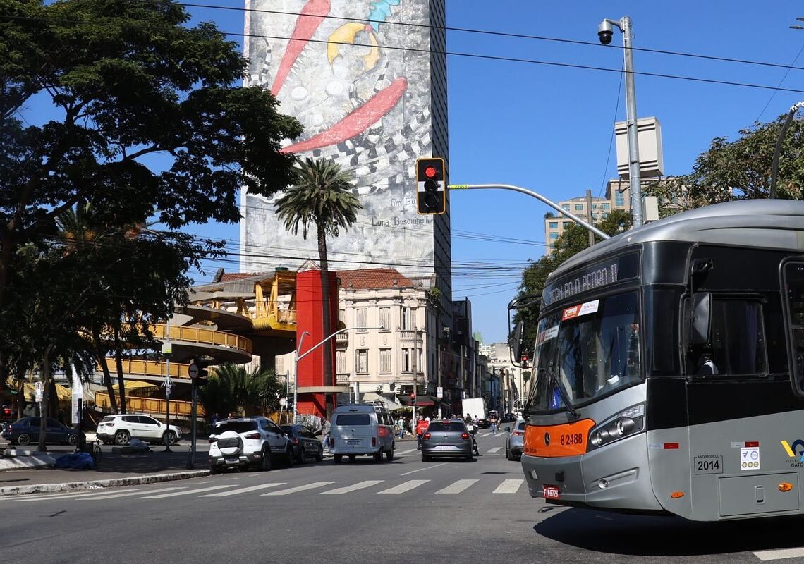 Prefeitura de SP anuncia aumento nas passagens de ônibus para R$ 5,30