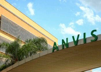 Anvisa proíbe comercialização de perfume e maquiagem capilar