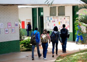 Lei desbloqueia uso de recursos do Fundo Social para educação e saúde — Senado Notícias