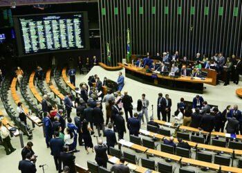 Após derrubada de veto, Senado mantém remuneração prevista para seus servidores — Senado Notícias