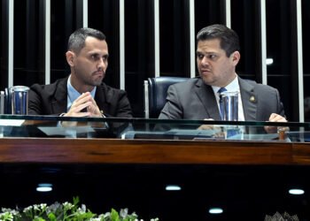 Promulgada emenda que isenta IPVA de veículos com mais de 20 anos — Senado Notícias