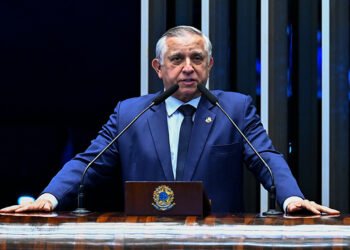 Izalci critica PEC que acaba com escala 6X1 e questiona programas sociais — Senado Notícias