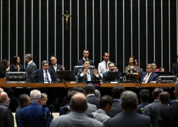 Parlamentares aprovam R$ 6 bi para renovação da frota nacional de caminhões — Senado Notícias