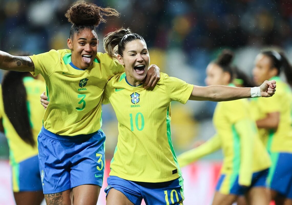 Seleção feminina fecha 2025 com goleada de 5 a 0 sobre Portugal