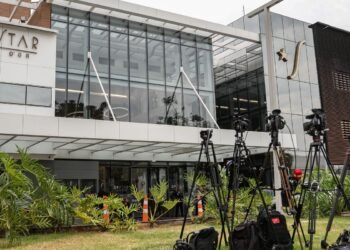 Bolsonaro apresenta crise de soluços e pressão alta após procedimento