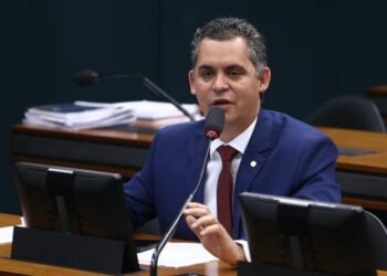 Comissão aprova exigência de aval da Defesa Civil para ligação de água e luz em área de risco – Notícias